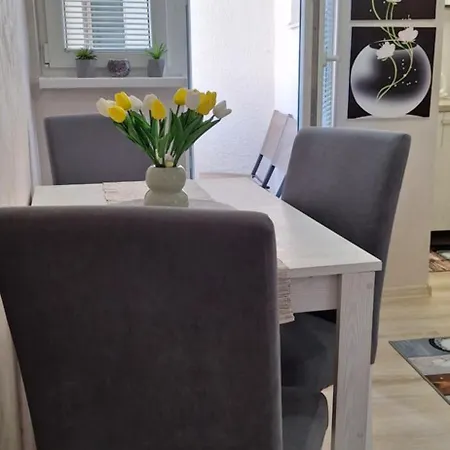Apartament Lara *
